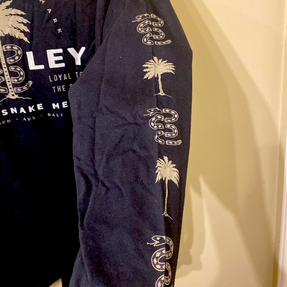 Black Long Sleeve Crew Neck Hurley Shirt featuring front and back graphics sz L - Picture 6 of 6